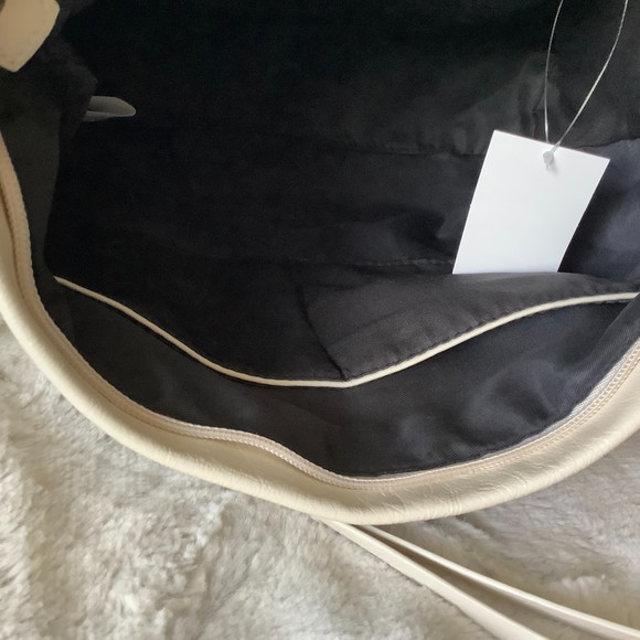 Urban Expressions Cream Leather Shoulder Bag - Picture 6 of 11